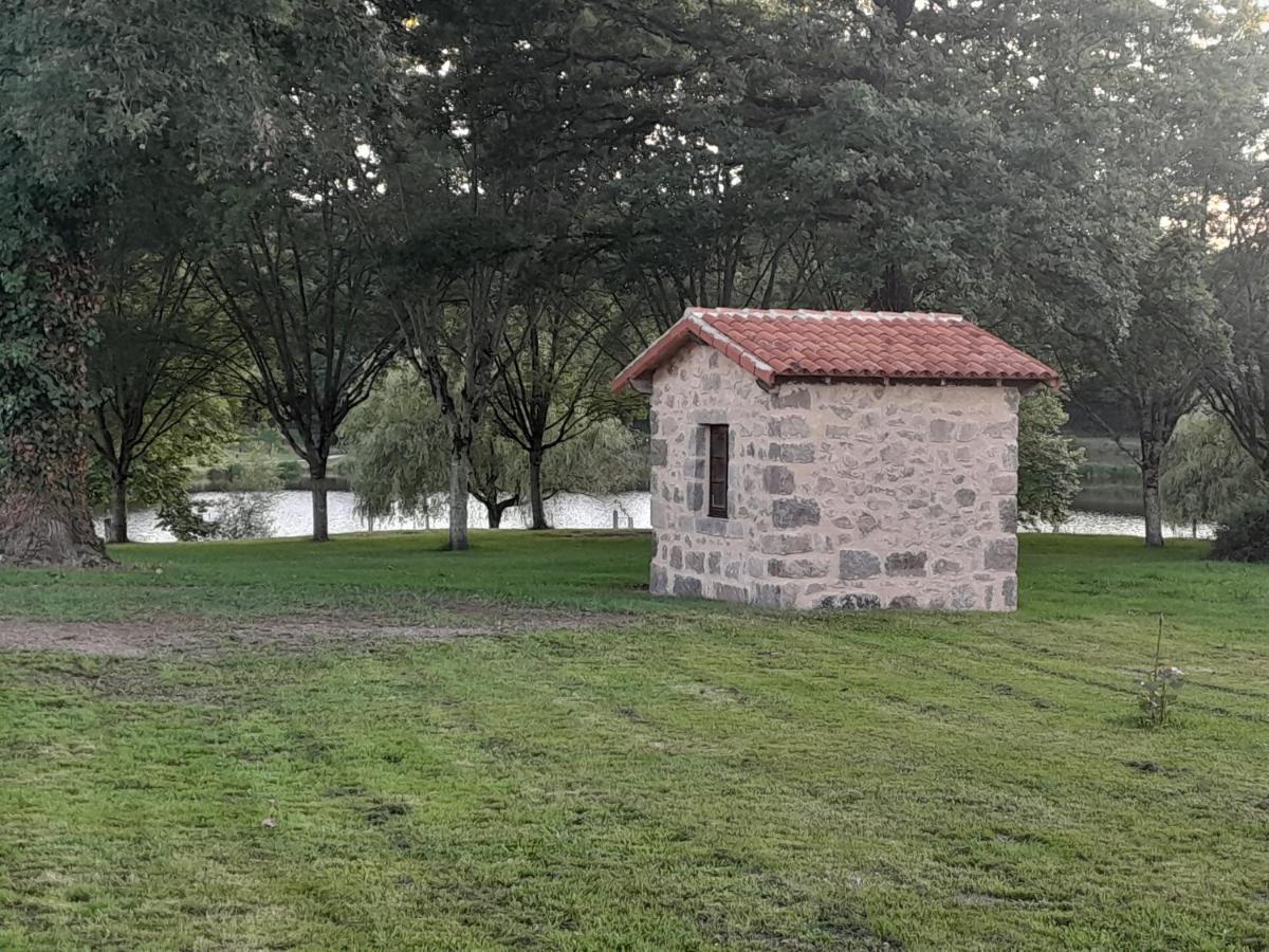 Auberge La Marchadaine Montrollet Exteriér fotografie