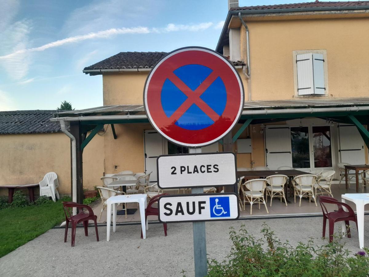 Auberge La Marchadaine Montrollet Exteriér fotografie