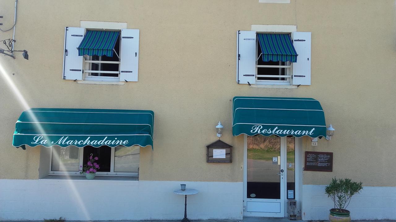 Auberge La Marchadaine Montrollet Exteriér fotografie