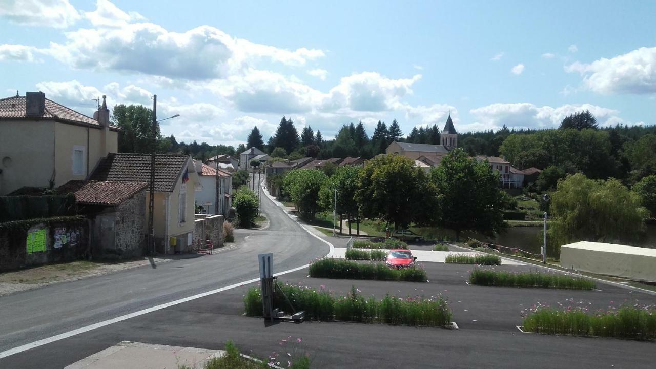 Auberge La Marchadaine Montrollet Exteriér fotografie