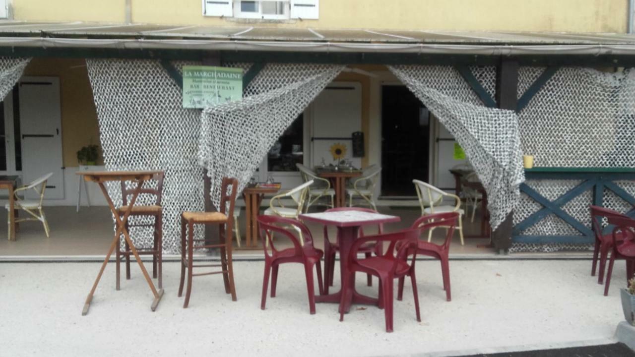 Auberge La Marchadaine Montrollet Exteriér fotografie