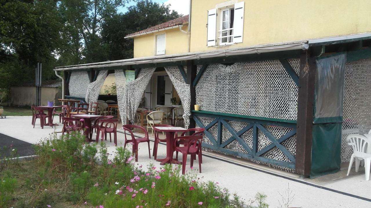 Auberge La Marchadaine Montrollet Exteriér fotografie